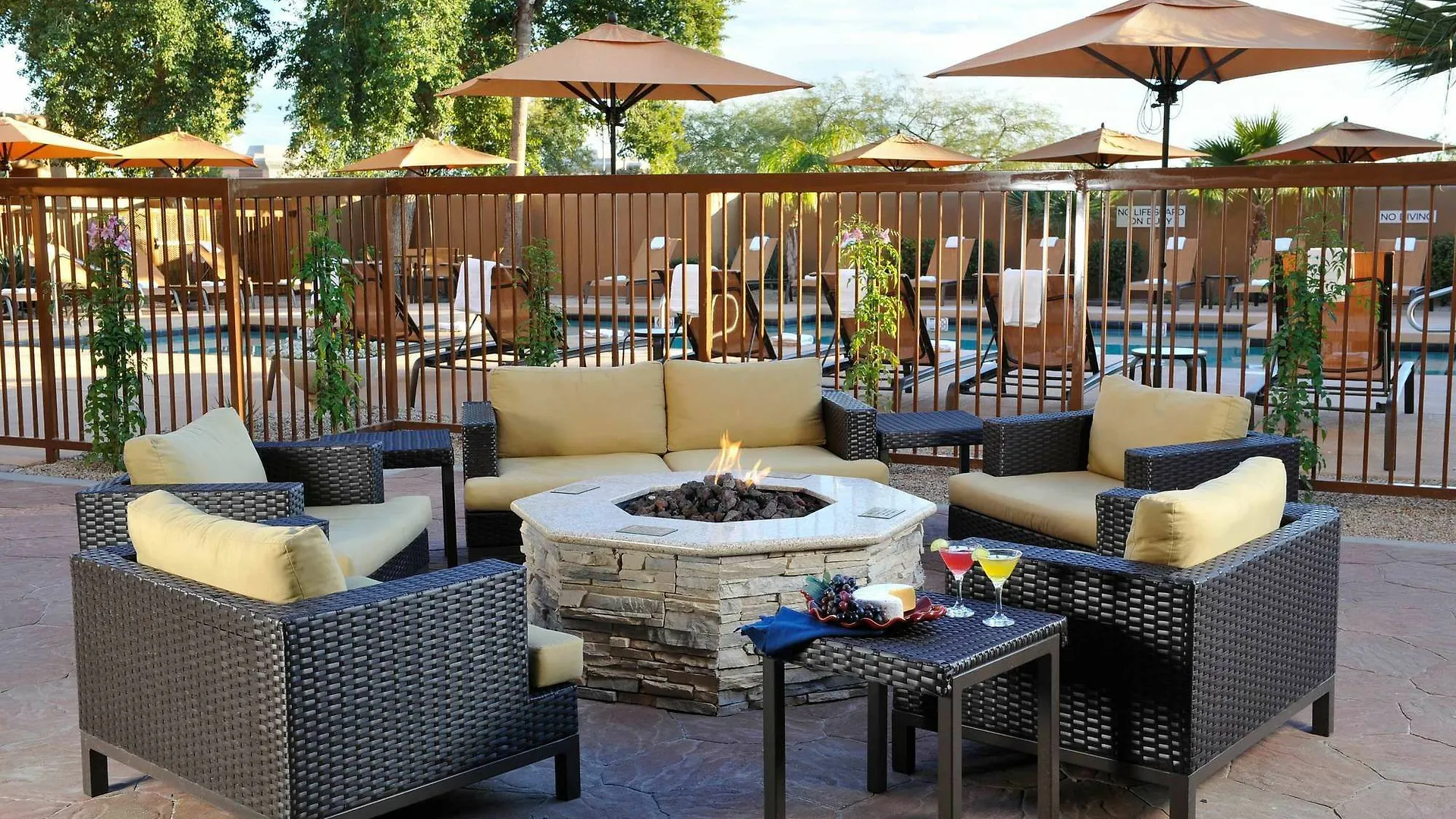 Courtyard Scottsdale North Hotel